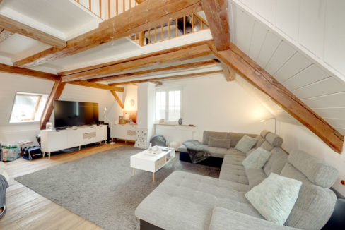 Wohnzimmer in Maisonette-Dachgeschoss-Wohnung, Wohnung mieten in Triboltingen - Retronova Immobilien AG